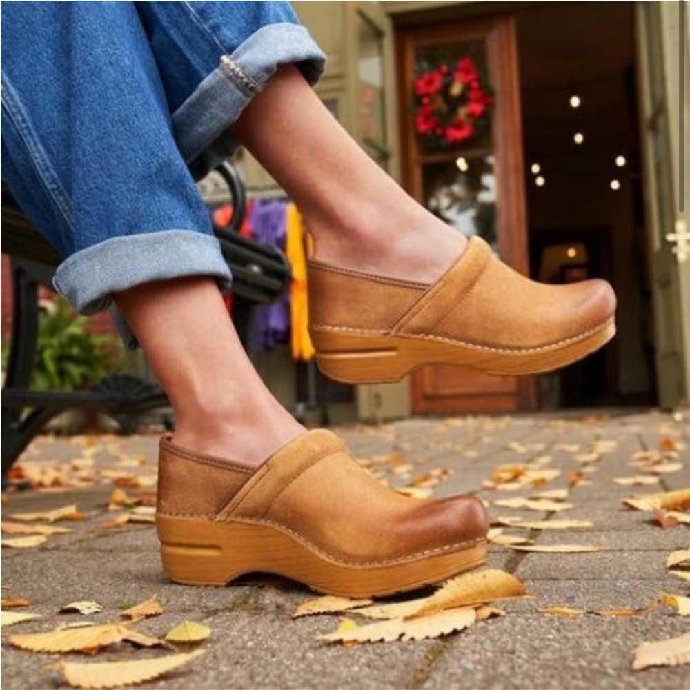 DANSKO Professional CLOGS Size 39 Wide US 8.5 Honey Tan Distressed Leather